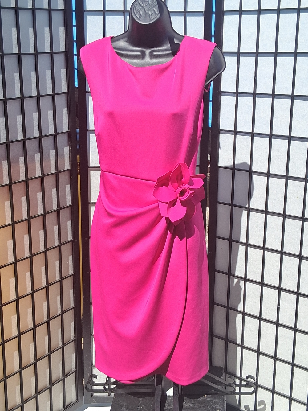 Sleeveless with Floral Waist Accent Sz 14